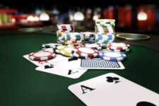 Mini Poker ăn quà khủng cùng cổng game Win79 Vip đẳng cấp
